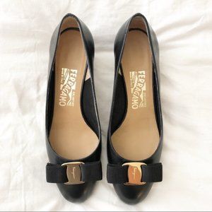 *Like New* Authentic Ferragamo Vara Pump